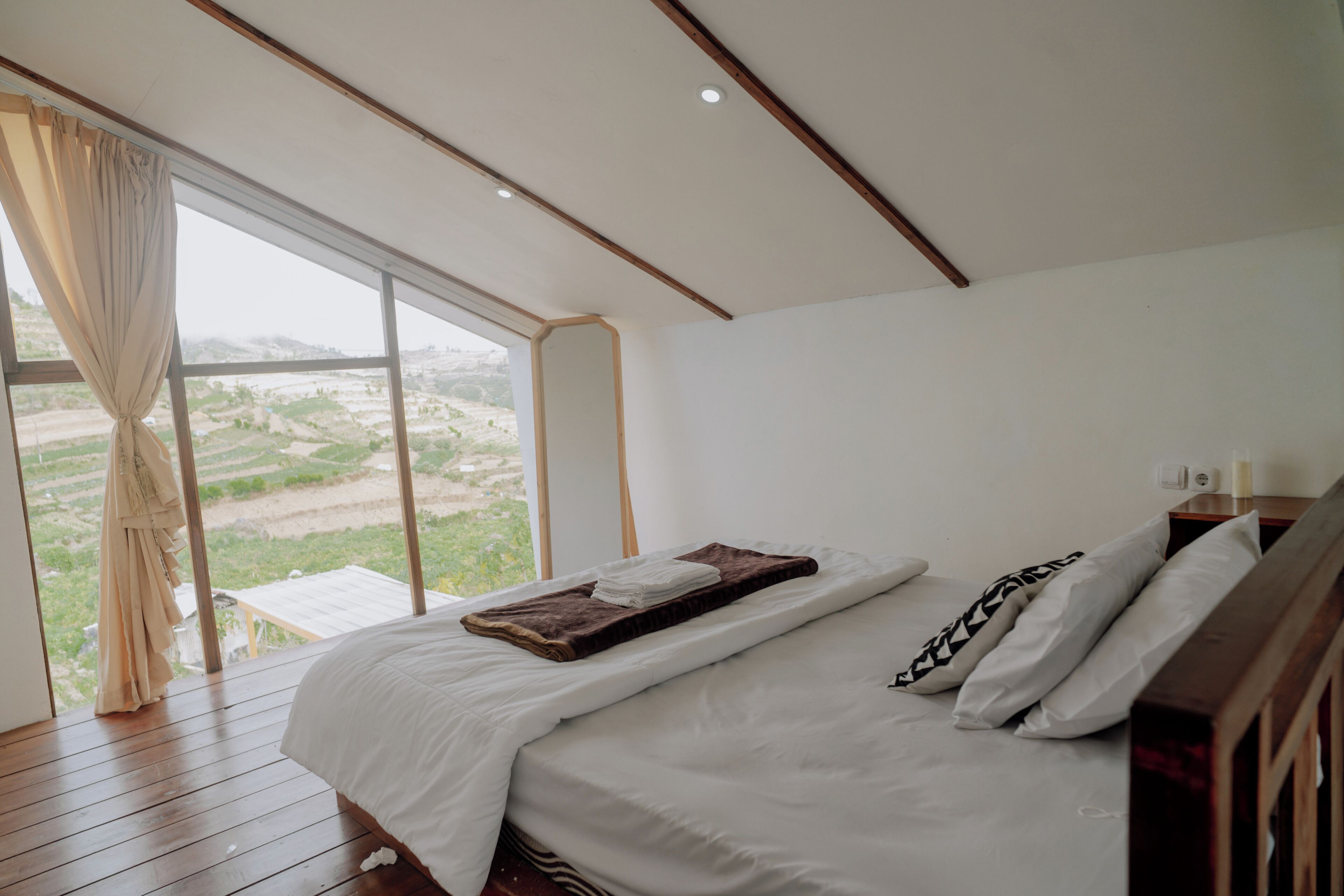 Habitación familiar, vistas a la montaña | Escritorio y wifi gratis