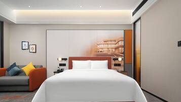 Habitación doble superior, vista a la ciudad | Escritorio, espacio para trabajar con laptop y cortinas blackout