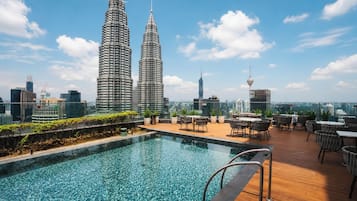 2 outdoor pools