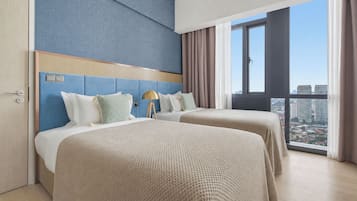 Apartment, 1 Bedroom | In-room safe, blackout drapes, soundproofing, iron/ironing board