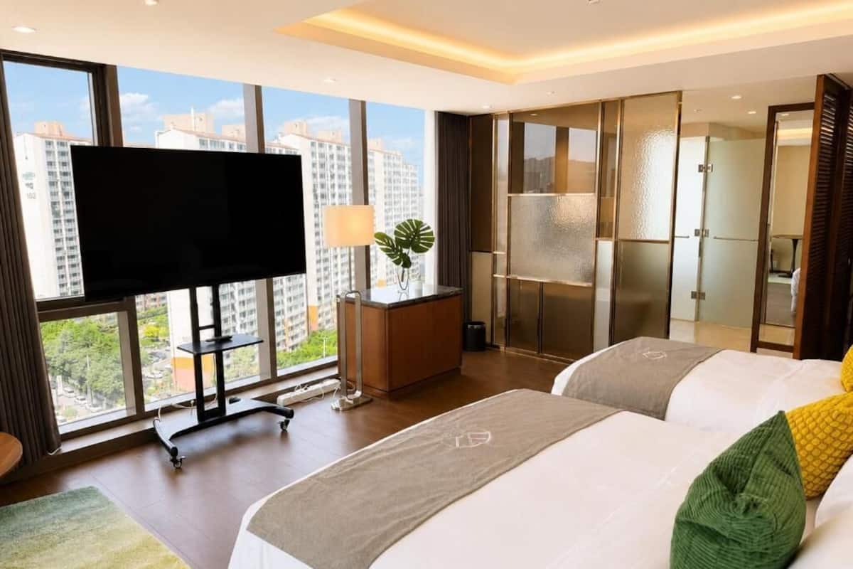 双床房, 城市景观 | 客房内保险箱、遮光窗帘、免费 WiFi