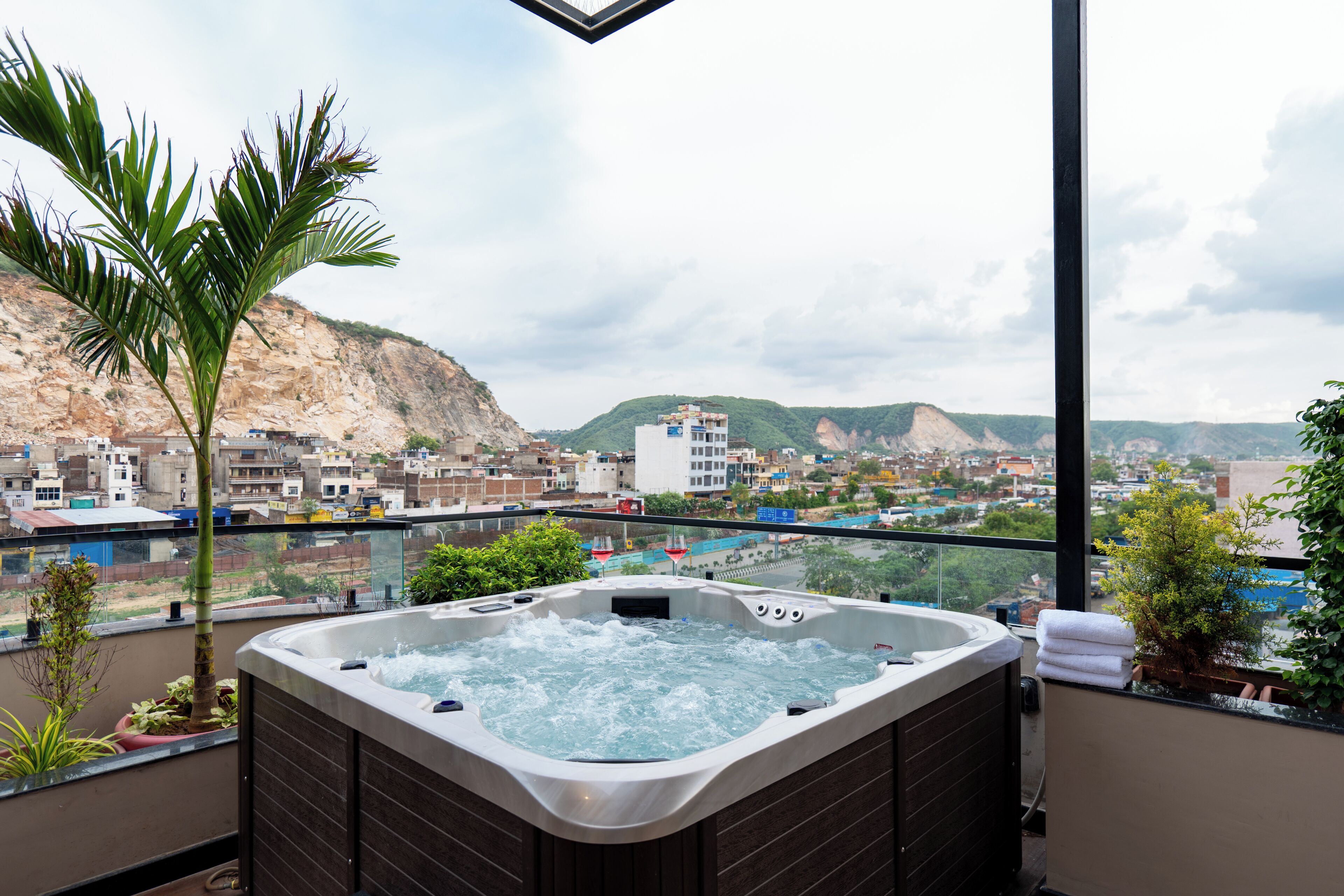 Outdoor spa tub