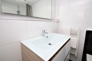 Bathroom - Vrbo Property (Travemünde)