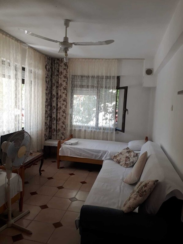 Standard Condo, Balcony