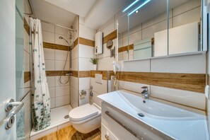Bathroom - Vrbo Property (Heiligenhafen)