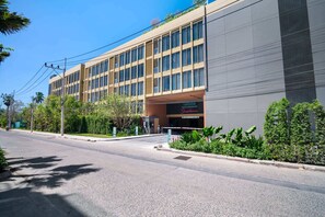 A modern hotel with a large entrance, a covered walkway, and a well-maintained garden area. - Seashore Residences, Three-Bedroom 3A Premium (Thalang)