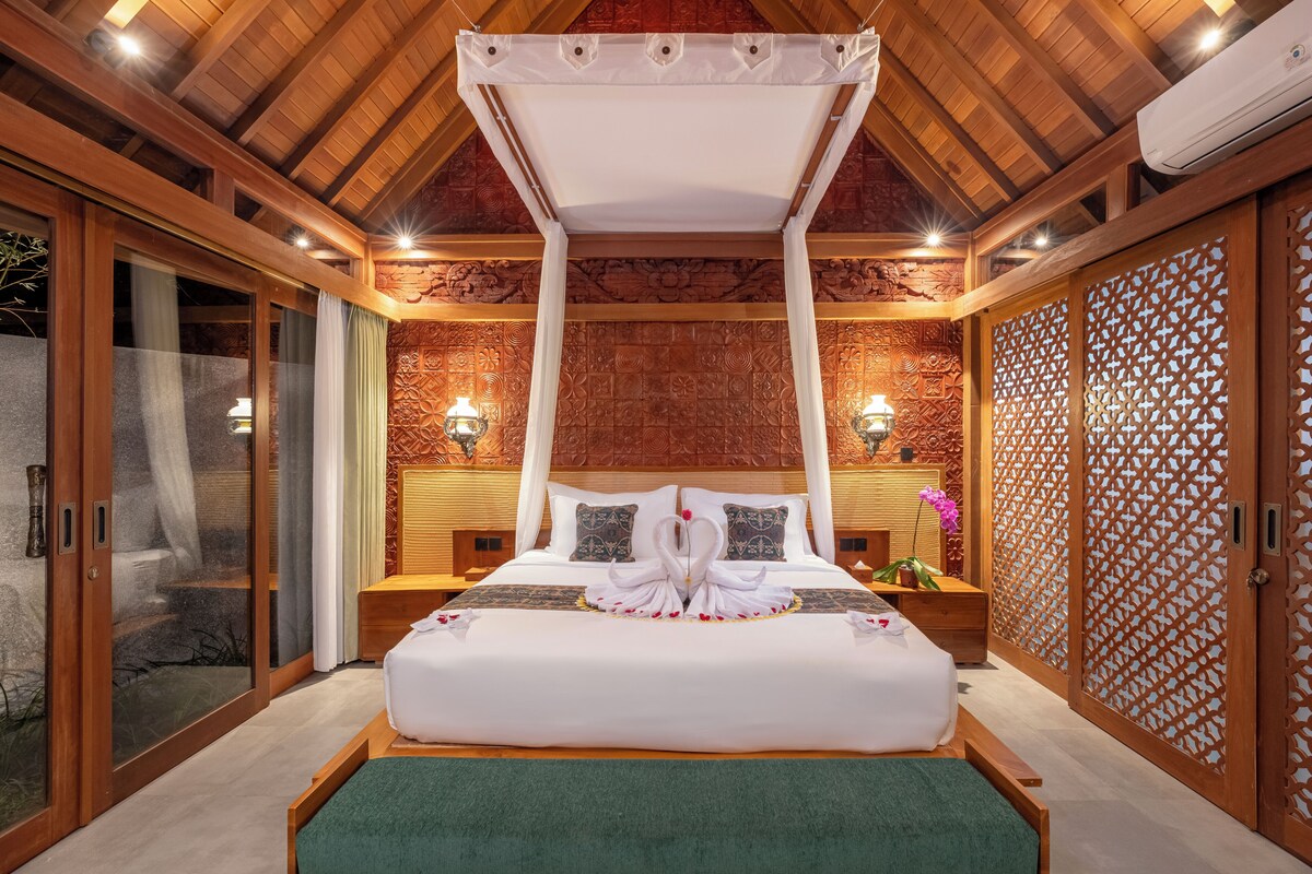 Minibar, free WiFi, bed sheets