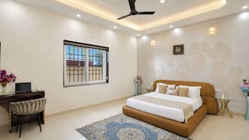 Deluxe Villa | Iron/ironing board, free WiFi