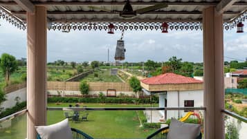 Deluxe Villa | Outdoor dining