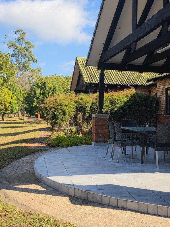 Outdoor dining - The woods at Eleven (White River)