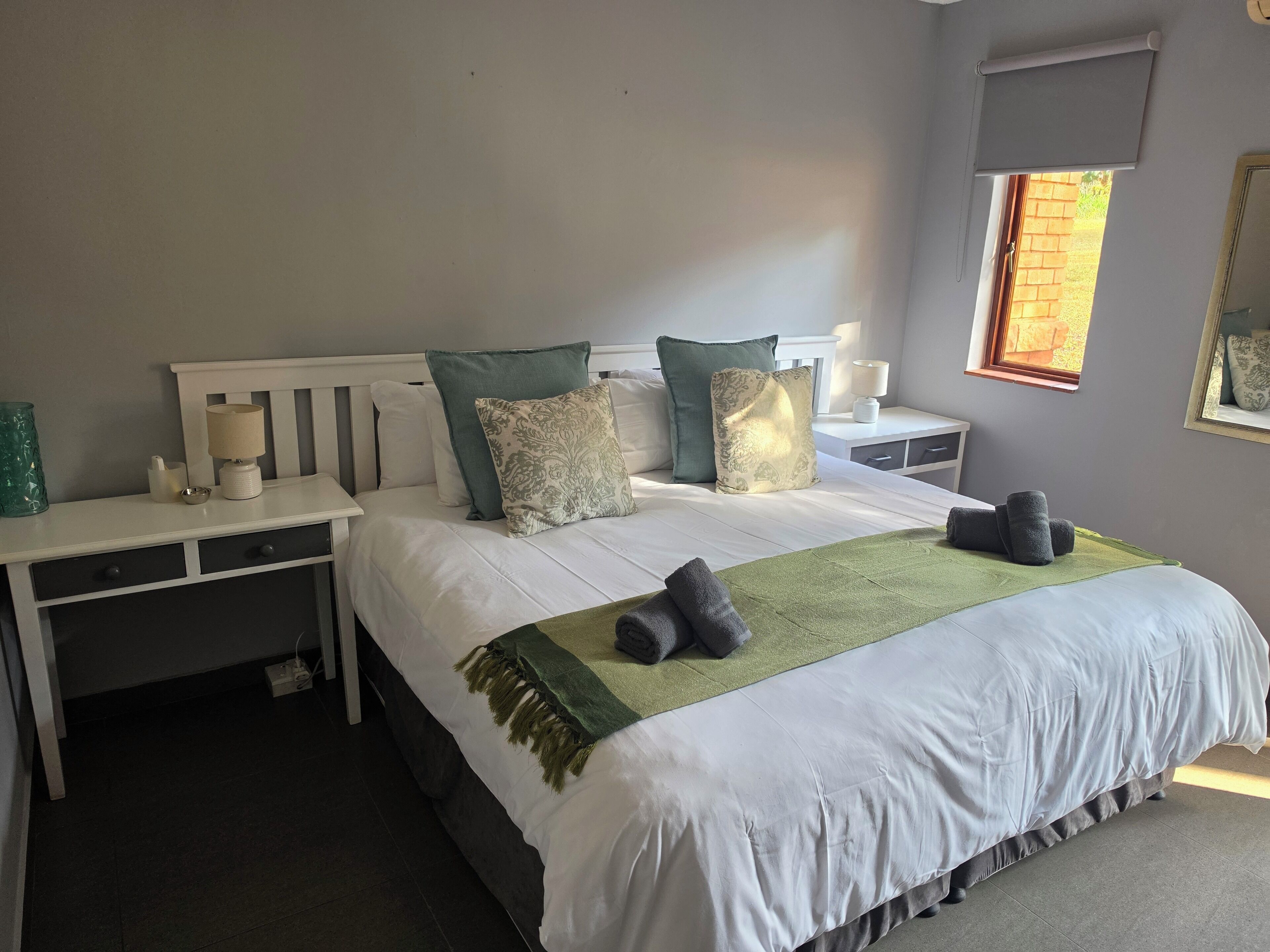 Iron/ironing board, bed sheets
