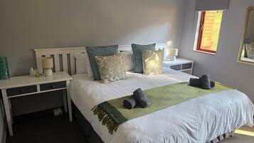 Iron/ironing board, bed sheets
