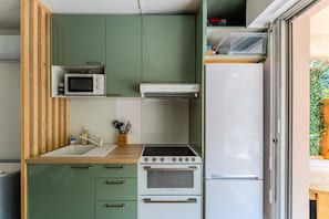 Cafetera/tetera, refrigerador, microondas, lavavajillas