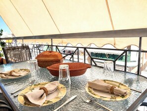 Outdoor dining - Athens Skyline - Spacious 3BR for 5 by ΜΡS (Kesariani)