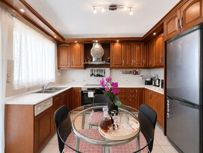 Private kitchen - Athens Skyline - Spacious 3BR for 5 by ΜΡS (Kesariani)