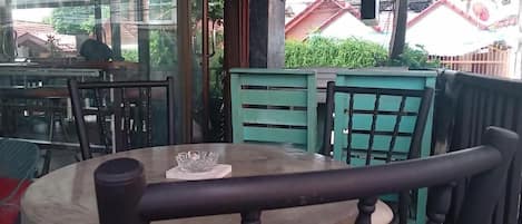 屋外ダイニングエリア