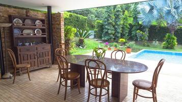 Outdoor dining