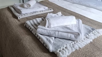 Tabla de planchar con plancha, Internet, ropa de cama