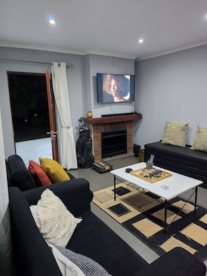 Living area - Charming 3-Bedroom House Rental in White River, South Africa (White River)