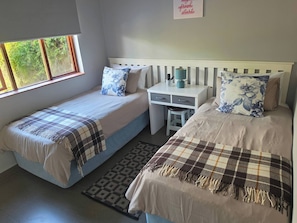 Room - Charming 3-Bedroom House Rental in White River, South Africa (White River)
