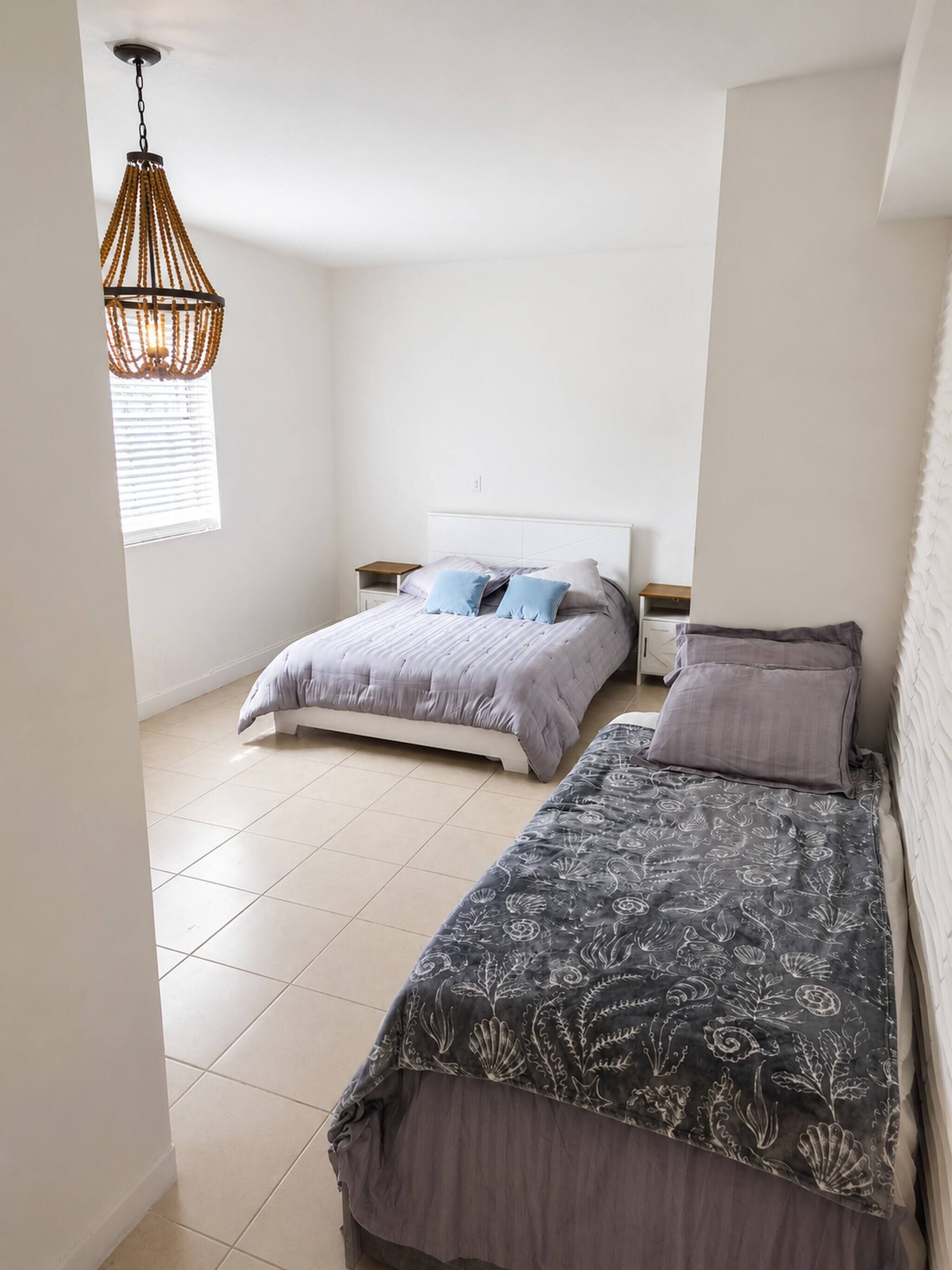 Iron/ironing board, Internet, bed sheets