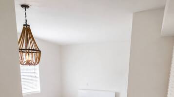 Iron/ironing board, Internet, bed sheets