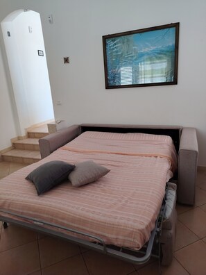 1 bedroom, iron/ironing board, internet, bed sheets - Charming Villa Rental in Mazara Del Vallo with Pool Access (Mazara Del Vallo)