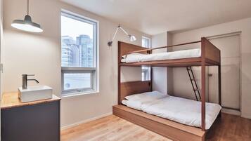 Chambre Quadruple Premium, terrasse | Wi-Fi gratuit, draps fournis