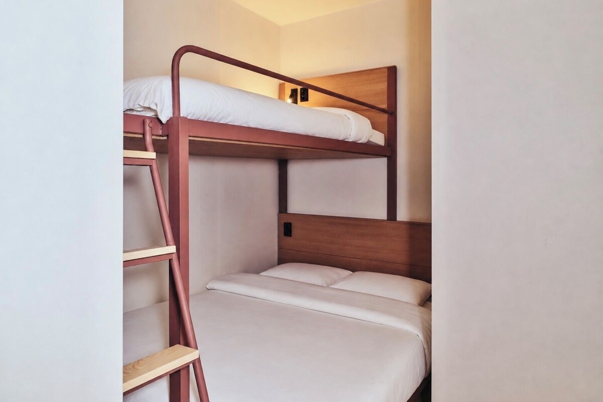 Basic Triple Room | Free WiFi, bed sheets