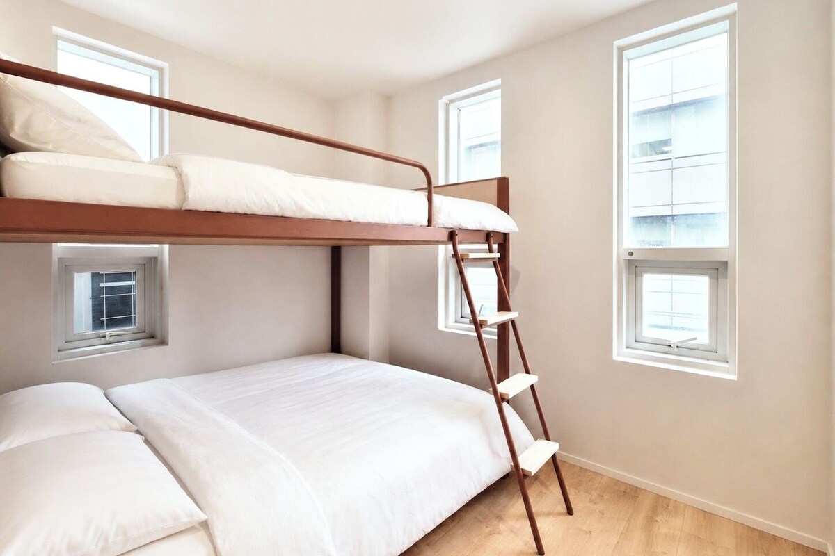 Standard Quadruple Room | Free WiFi, bed sheets