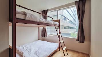 Quadrupla Premium, vista città | Wi-Fi gratuito, lenzuola