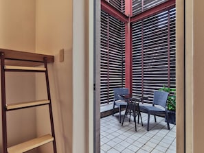 Habitación cuádruple Premium, Terraza | Interior