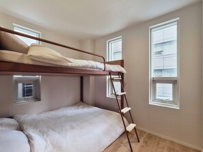 Standard Quadruple Room | Free WiFi, bed sheets