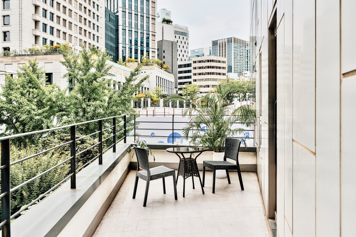 Signature Quadruple Room, Terrace, City View | Terrace/patio