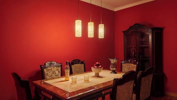 Maisonette, Balkon, Stadtblick | Speisen