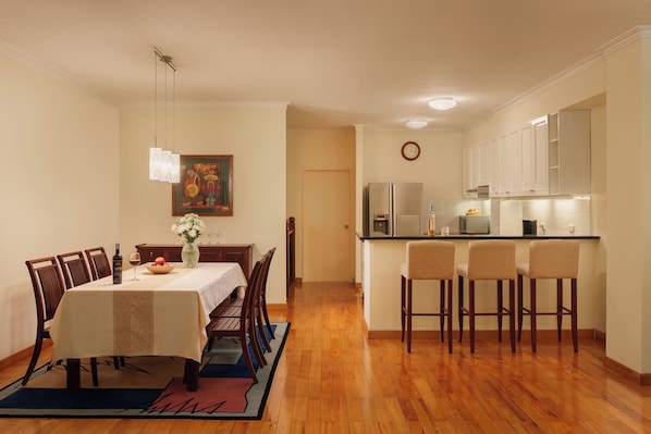 Nhà Duplex, ban công, quang cảnh thành phố | Khu ăn uống