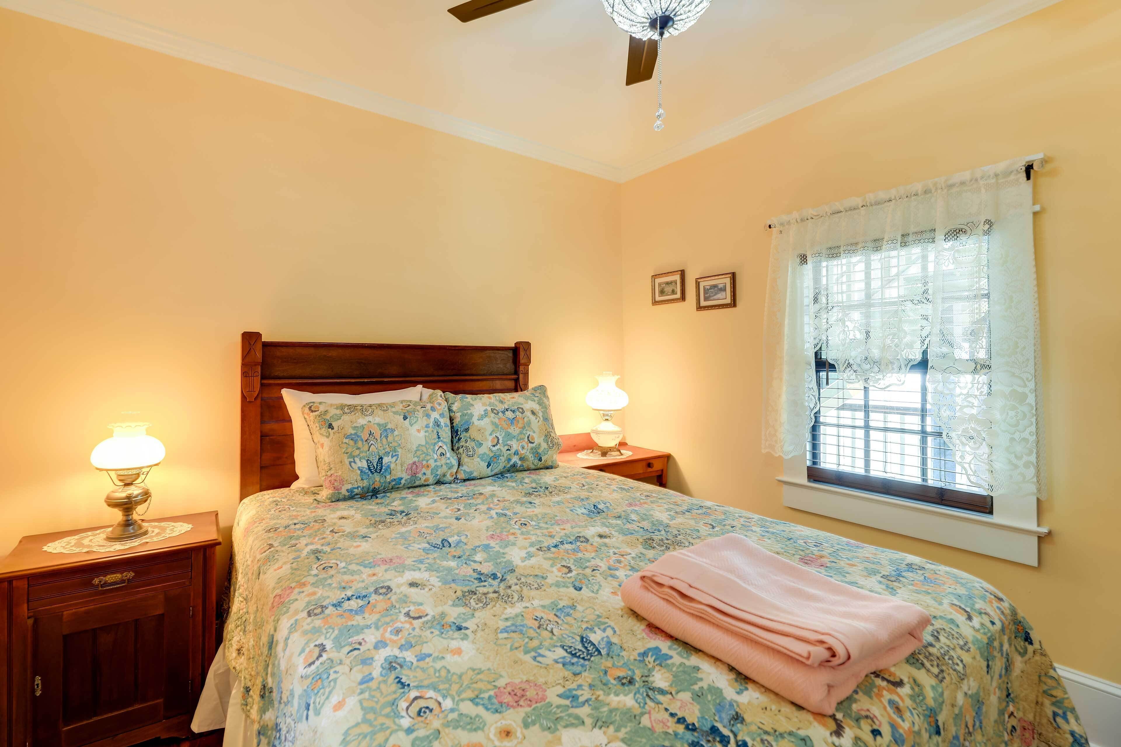 4 bedrooms, iron/ironing board, travel crib, internet