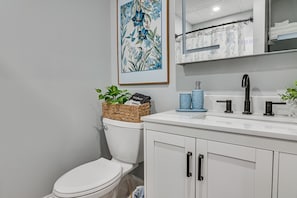 Bathroom - Boutique Mansion Studio in Downtown Bedford (Bedford)