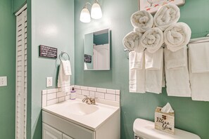 Hair dryer, towels - 3 Mi to State Park! Unit w/ Courtyard in Homosassa (Homosassa)