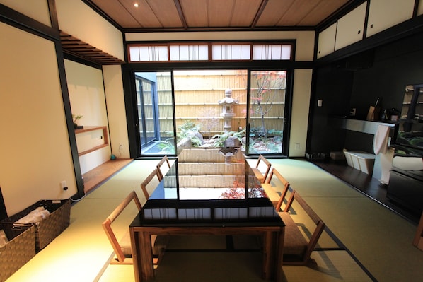 Interior - Vrbo Property (大阪市東成区東小橋2丁目)
