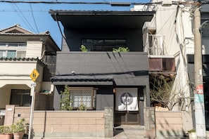 Exterior - Vrbo Property (大阪市東成区東小橋2丁目)