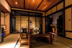 Dining - Vrbo Property (大阪市東成区東小橋2丁目)