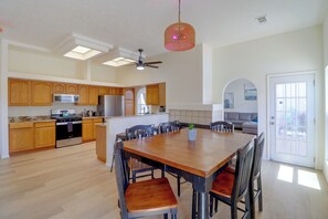 Dining - Extended Desert Pool House! Home Outside ABQ (Rio Rancho)