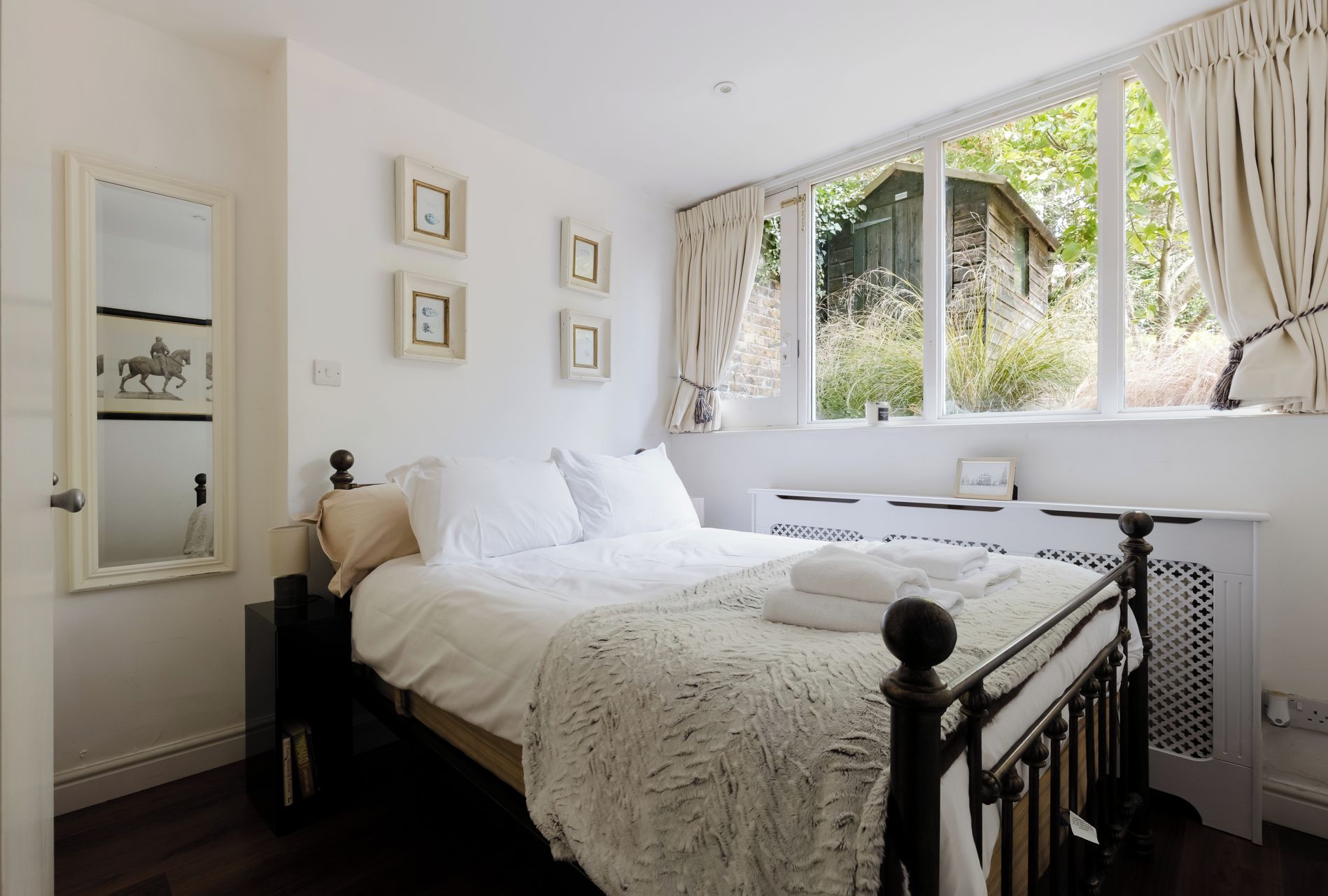 Iron/ironing board, internet, bed sheets