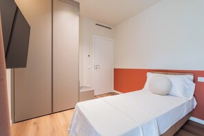 2 habitaciones y espacio para trabajar con laptop 