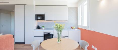 Apartment, Balcony, Mountain View | Private kitchen
