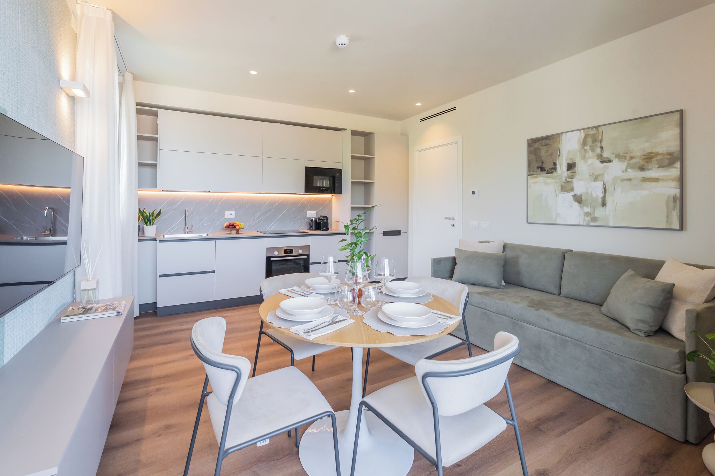 Apartment, 2 Bedrooms, Balcony, Mountain View | Living area | 32-inch TV with cable channels