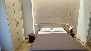 Classic-Doppelzimmer, Nichtraucher | Minibar, Verdunkelungsvorhänge, schallisolierte Zimmer, kostenloses WLAN