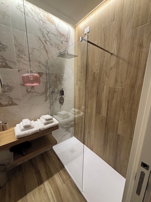 Comfort Double Room, Non Smoking, Balcony | Bathroom