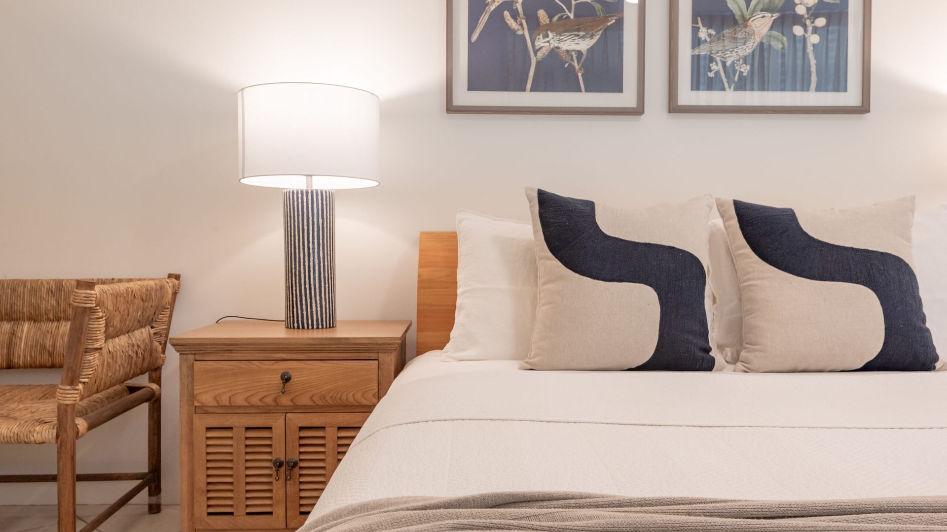 Iron/ironing board, WiFi (free), bed sheets
